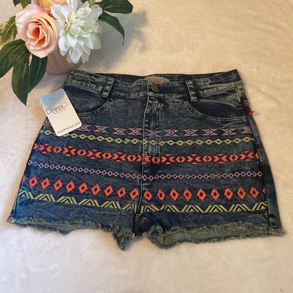 Flying Tomato Pants - Cute NWT Flying Tomato Size M Blue Jean Shorts Embroidered Front Design